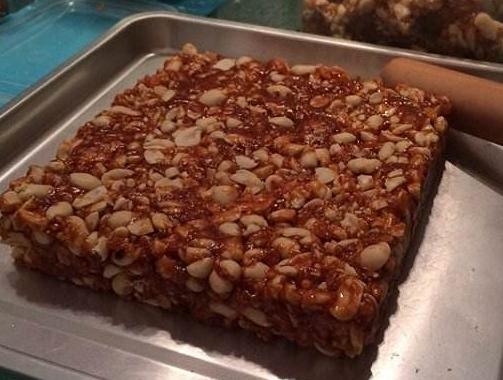 花生酥▲花生酥在家亲手做,酥脆美味营养好,做法简单孩子很爱吃