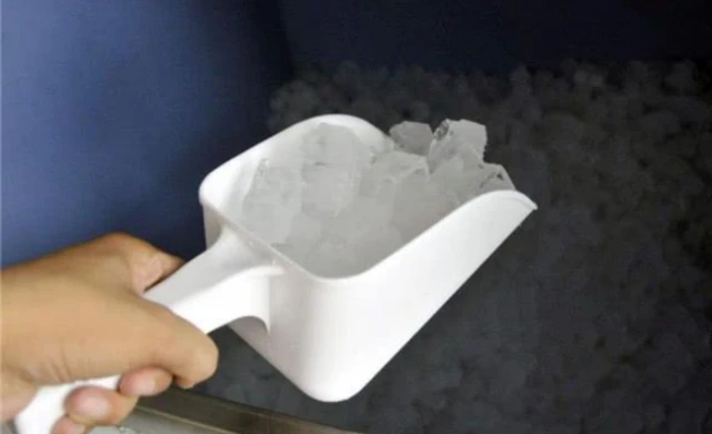 |自己冻的冰块是白的,肯德基的却是透明的?看完发现自己被骗了!