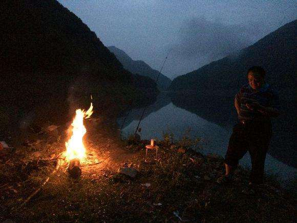 成都|白天太热太晒,但这几种情况不适合夜钓,钓鱼人应该注意。
