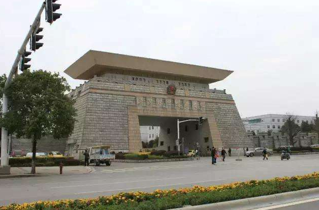 「军医」我国“包分配”的三所大学,被称为金饭碗,考上了还免学费