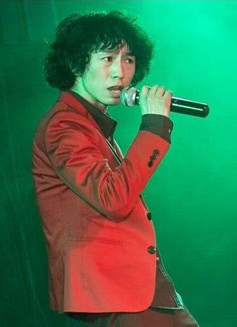 演唱会▲曾一首神曲爆红网络，骄傲到连父母都不相认，开演唱会加保安才21人