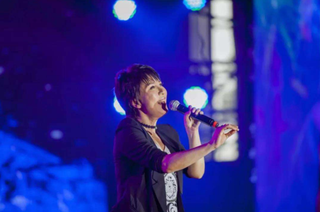 春晚|一红就飘自认大牌，上过7次春晚放央视鸽子，街头卖艺没人买账