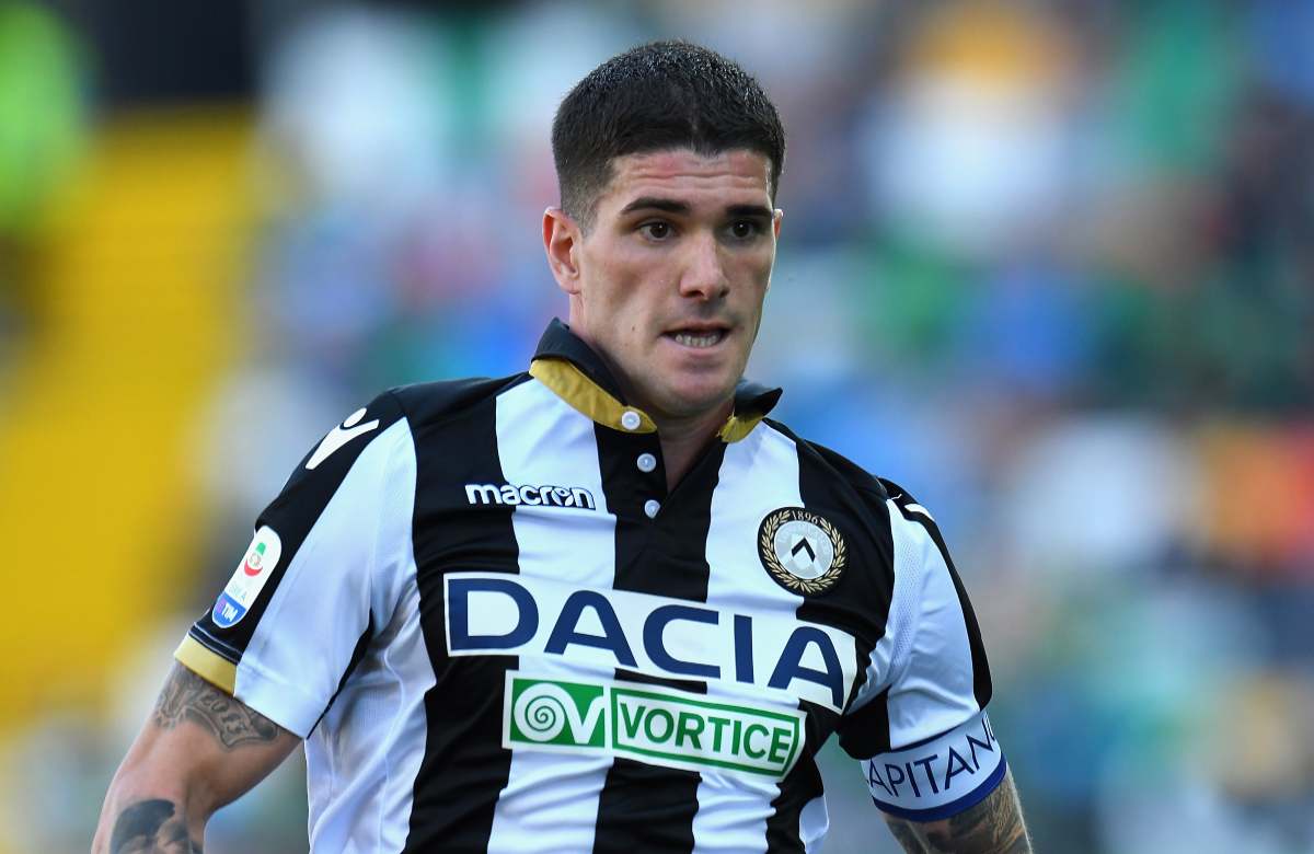 AC米兰|签下新赞助；有意英超边后卫；红黑军团再买10号？——AC米兰新闻