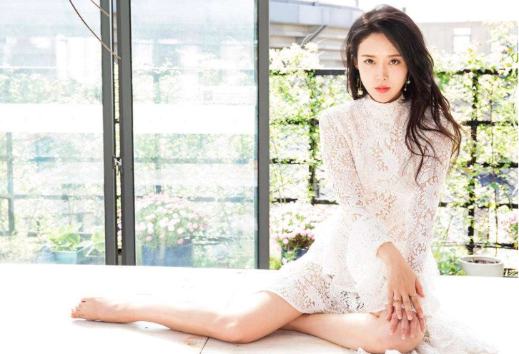 「宝莲灯」她是《宝莲灯》中的“第一美人”，过得怎样了？如今51岁魅力不减当年