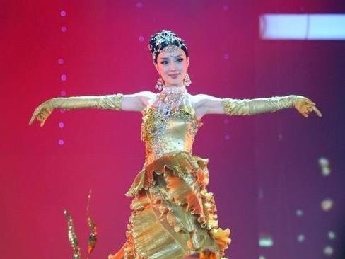 金鹰女神|历届金鹰女神造型大比拼，她穿上女神战袍却依然土气，难怪不红