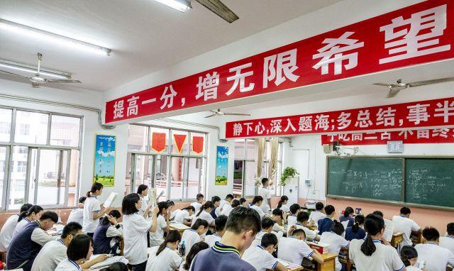 「」普通家庭，培养一个高中生三年需要花多少钱？答案令人心酸又无奈