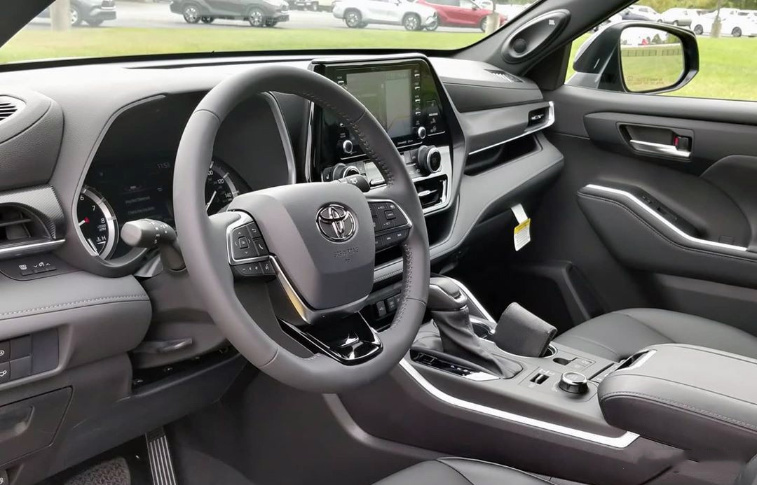 丰田汉兰达|新一代汉兰达曝光！运动版更年轻，尺寸变大配8AT，明年就国产