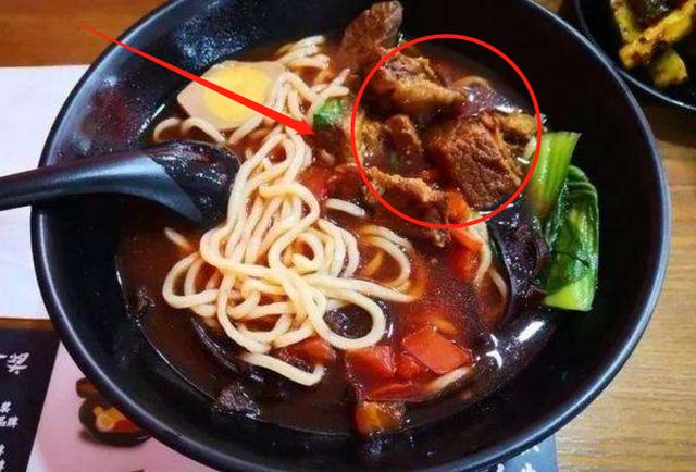 『面条』刘涛的面馆开业了，吃友点一碗“羊肉面”，结账时：反复确认价格