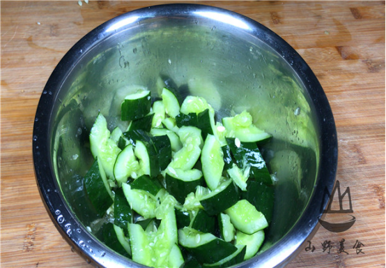 地瓜|饭店“拌黄瓜”为什么这么好吃?大厨教你这样做,连一口汁都不剩