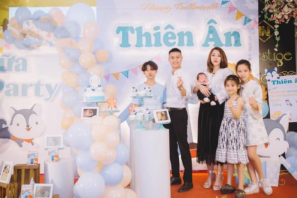 |33岁带3个孩子的单身母亲嫁22岁小伙，婚后又生俩娃