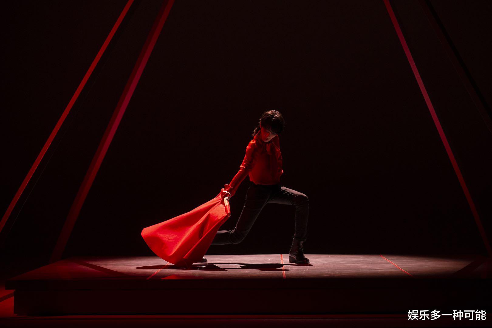 「华晨宇」华晨宇热血演绎终极主打单曲《斗牛》  唤醒良善打造奇幻“空中斗牛场”