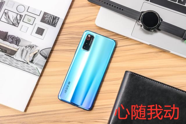 CPU|有没有适合女孩子价位在3000以下的手机，可以打游戏？