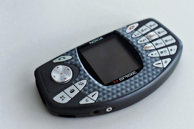 海信|那些采用奇葩造型的手机,镜头厂乱入,仅此一家