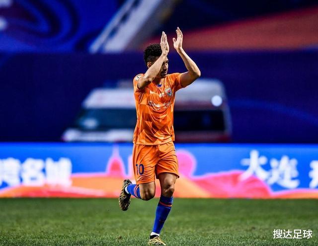 var|中超两大名哨又闹笑话！放错VAR镜头，解说无奈：老眼昏花了