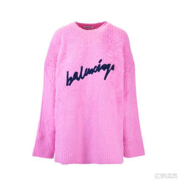 王思聪|王思聪携两位美女出街，骚粉色毛衣尽显调皮，得知价格和款式：会玩