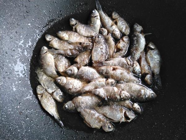 「柠檬」鱼腥的“克星”是它，不是葱和姜，做鱼时加一点，鱼肉鲜嫩无腥味