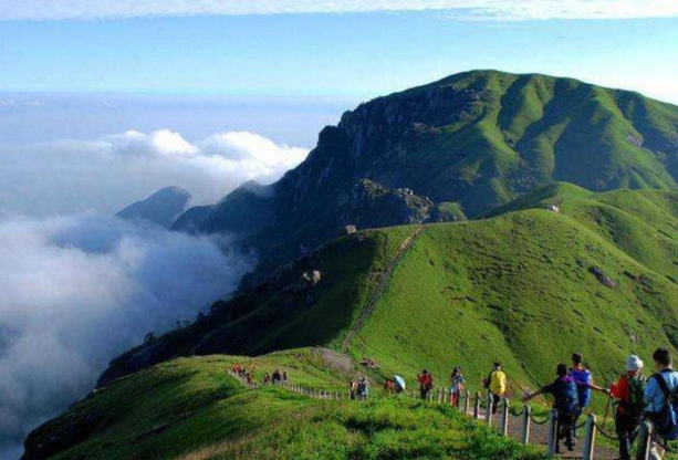 [武当山]中国3座“武”开头的山，都是5A级景区，其中一个年赚52亿元