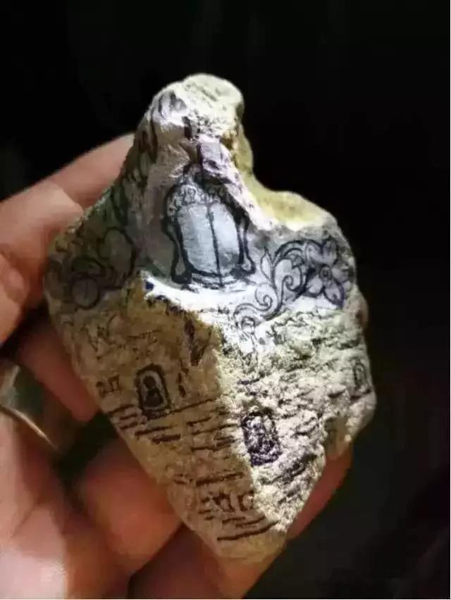 [蜜蜡]天然形成的一块翡翠，却雕刻出一块无与伦比的翡翠。