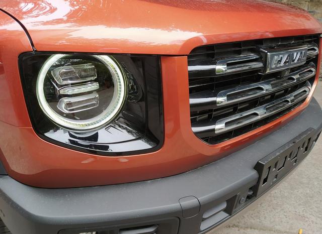 哈弗|实拍哈弗大狗：承载式车身，通过性却很高，内饰科幻