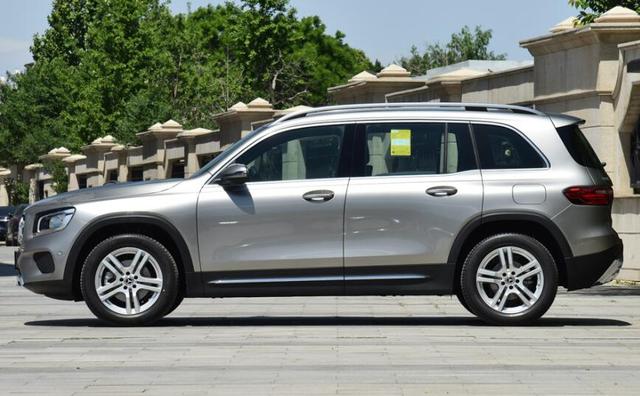 宝马X1|新增全时四驱版本，奔驰GLB再降7W，22W起步不比宝马X1更香？