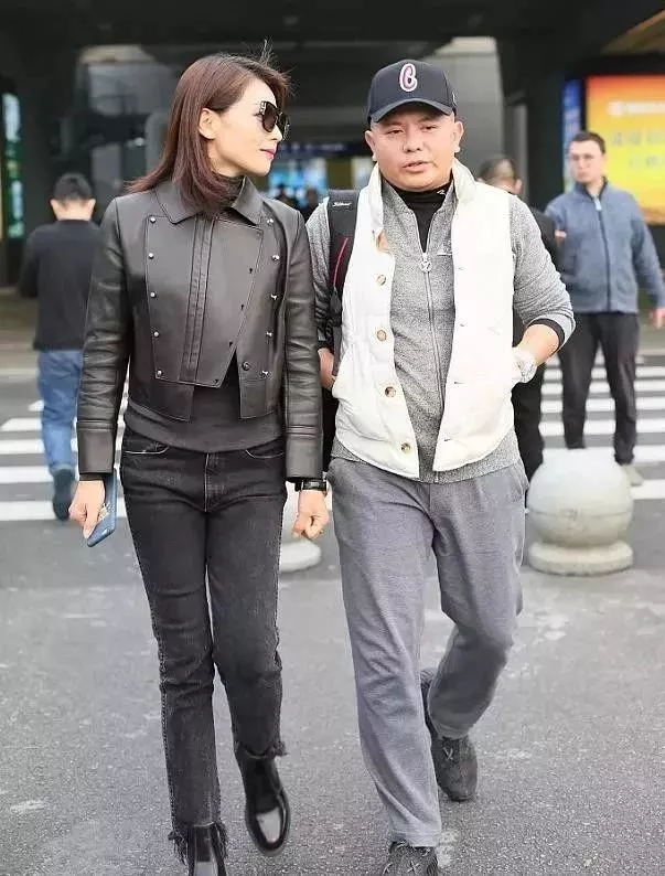 刘涛也把老公熬成“爹”,运动与不运动,十年后的差别到底有多大?