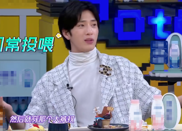 李现|李现晚上专门送“车厘子”到邻居家，得知是谁，女粉沸腾了
