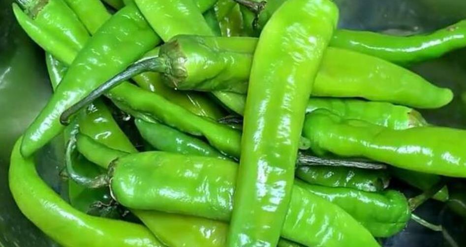 辣椒|婆婆教我腌辣椒，不用水，不用油，酸辣爽口，2天就能吃