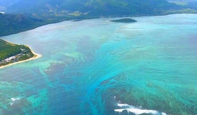 ##全球最大的海底瀑布:位于海底深达3500米,一秒能流50亿吨海水!