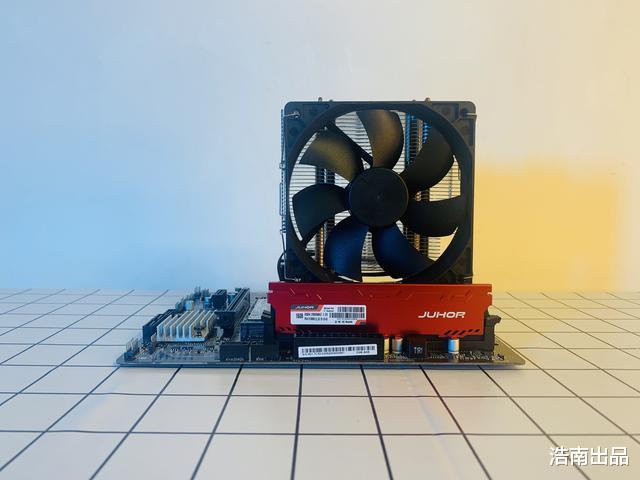 「小姐姐」3800元给小姐姐组装游戏电脑，追求性价比，电竞女玩家