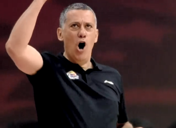 高天鹤■辽宁洋帅霸气庆祝，郭艾伦两次干呕带队打疯，球迷：心疼郭士强