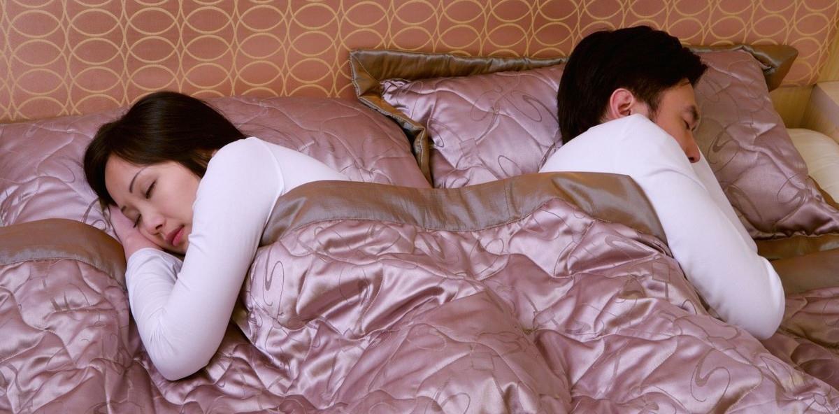 【肝脏】女性一过45岁，为何都喜欢分床睡觉？真实的原因有3个