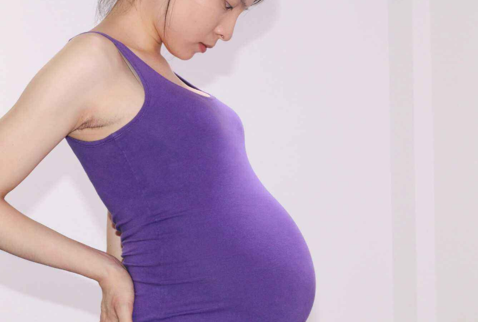 医生|剖腹产时让医生帮忙“瘦身”，90后孕妇“神操作”，让丈夫一旁凌乱