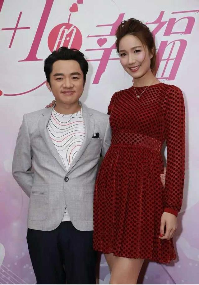 王祖蓝|李亚男挺孕肚为老公高处够物，被嫌矮王祖蓝翻白眼获老婆宠溺摸头
