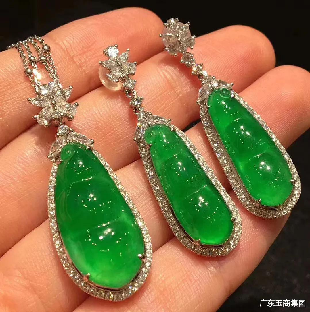 「翡翠手镯」三位数的翡翠手镯长什么样?能戴出手吗?