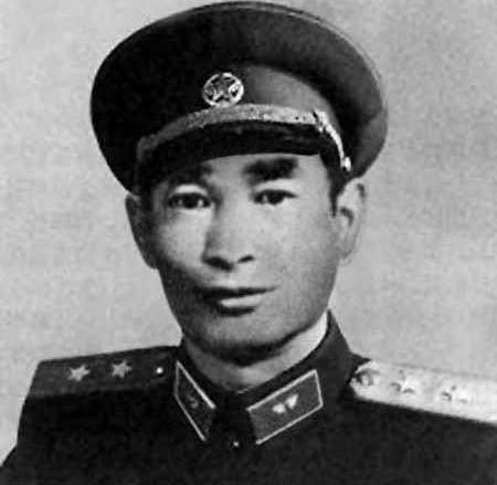 『』这位开国中将负责后勤,为了让大家吃饱饭,自己饿晕过去