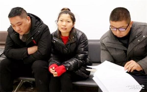 西施▲那个靠卖惨红极一时的“水泥西施”，身份被拆穿后，如今现状如何？