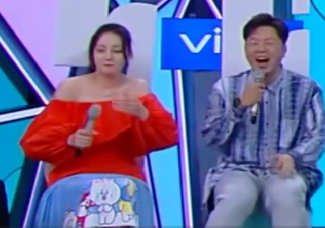 何鸿燊|女星为啥别穿短裙上节目？看到热巴的站姿，连导演都救不了场
