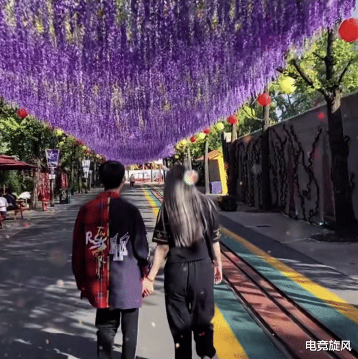 梦泪|梦泪带梦嫂去欢乐谷，离开滤镜之后，梦嫂的身材令人意外