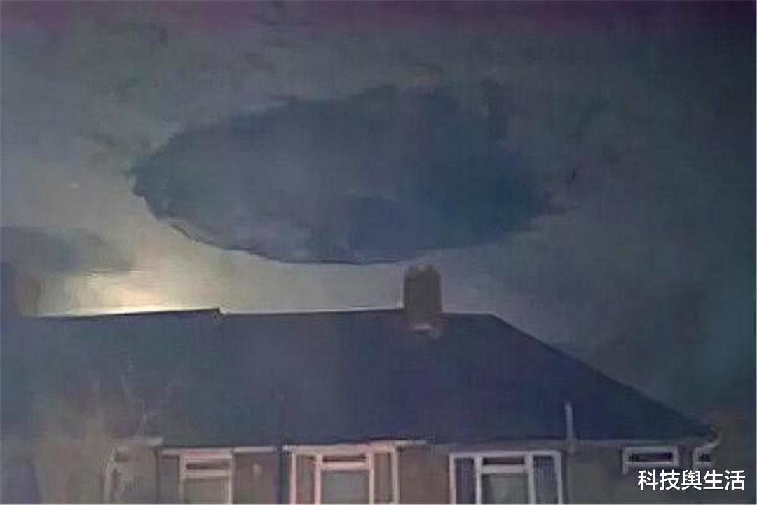 科学家|UFO去英国了?数千名居民看到500米宽巨型“UFO”,它要入侵地球?