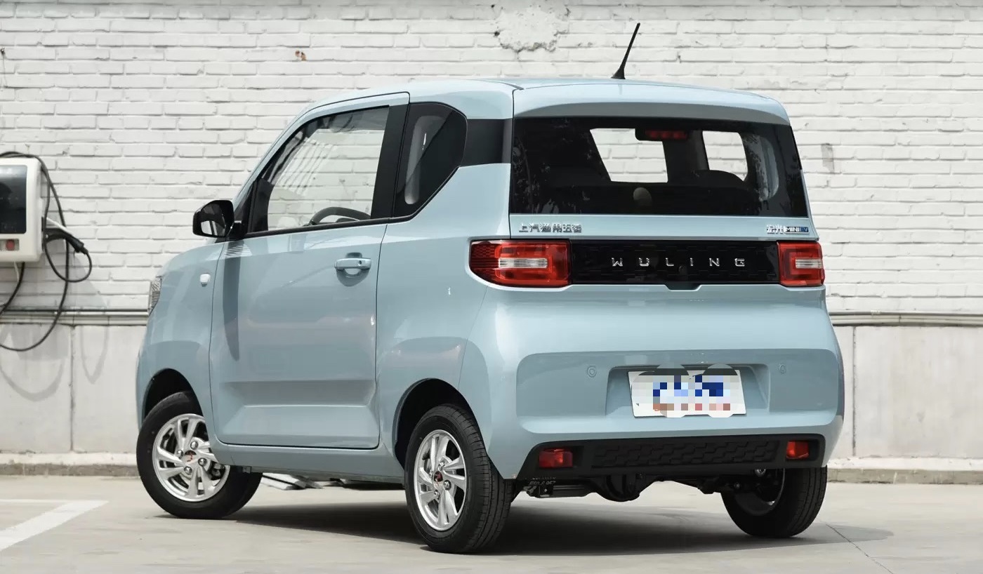 电动车|五菱倒退?新款电动车不支持充电桩,充电方式哭笑不得