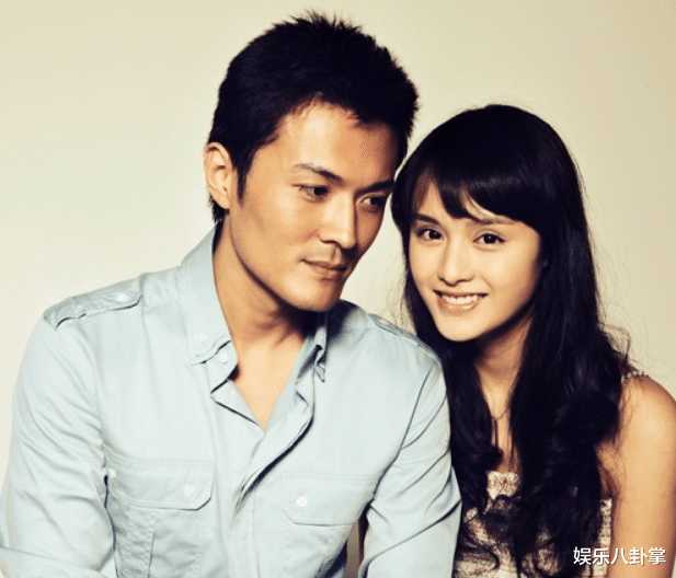 影帝|她17岁登上春晚，26岁裸婚嫁外卖小哥，如今把丈夫捧成双料影帝