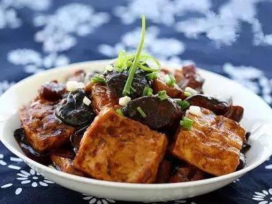 「香菇」美味可口的美食怎么能少了它，全家都喜欢吃，待客很不错