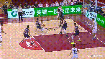 徐杰|CBA写意一幕:徐杰不看人传球,解说被征服,队友起立欢呼看嗨了