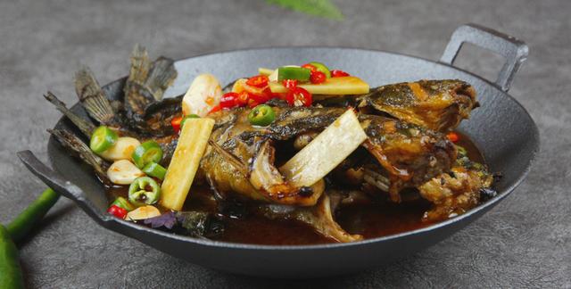 西红柿■秘制黄骨鱼，好吃到停不下来