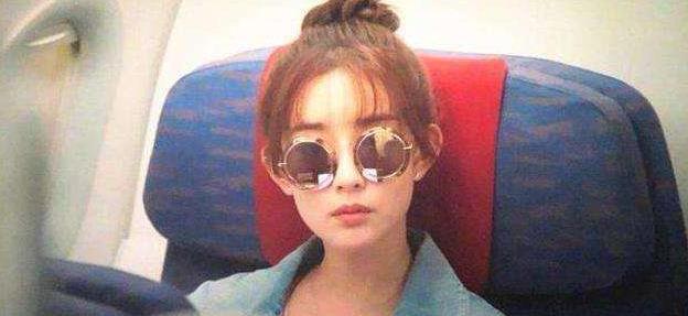 中国机长|她是《中国机长》中“唯一的败笔”,官微宣传都不愿意提到的女演员