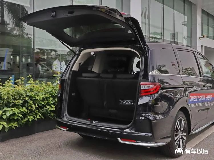 SUV：别只盯着SUV了！要宽敞、要舒适，家里人多的就买Ta