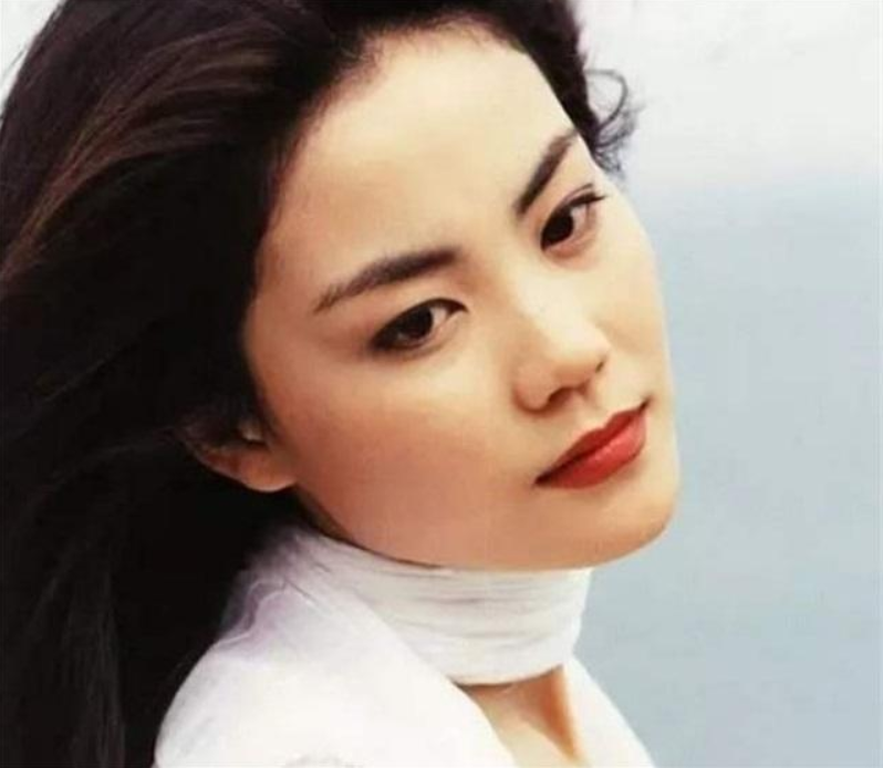 王菲|纠缠11年的锋菲恋，终究敌不过金钱，10亿身家投入基金暴露真相