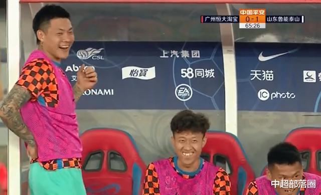 山东鲁能|抢戏！鲁能昨晚赢球再现罕见1幕：2名替补球员领先时直接哈哈大笑