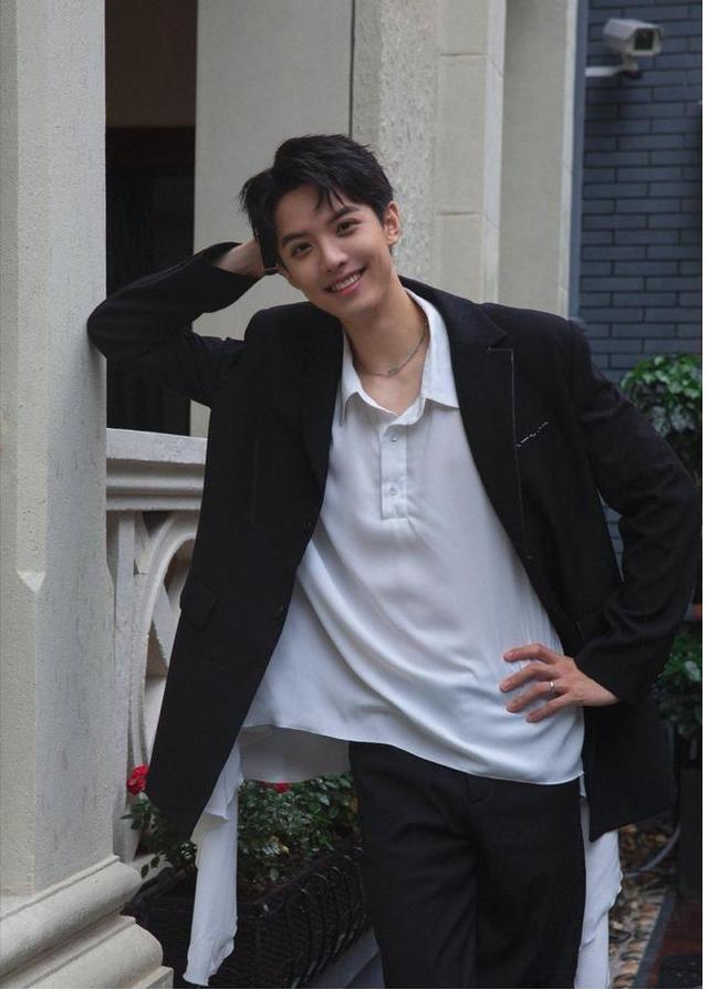 英年早婚|这四位帅气男明星,居然都“英年早婚”了,其中一位刚到法定年龄