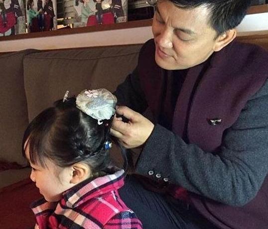 带你看看李锐住的豪宅，从小就很宠爱女儿，房子面积上百平方